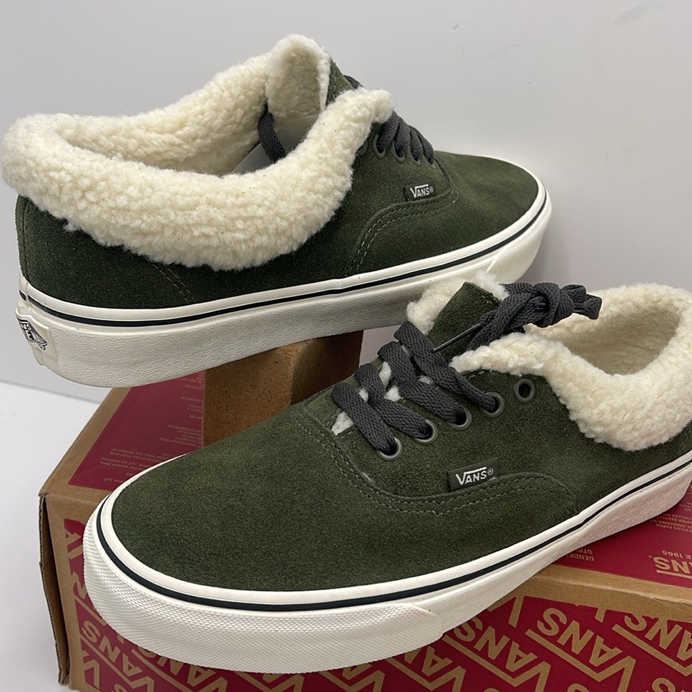 Vans WMNS Authentic Sherpa
Sherpa Grape Leaf
VN000CP4KCZ Green Sneakers - Picture 11 of 16
